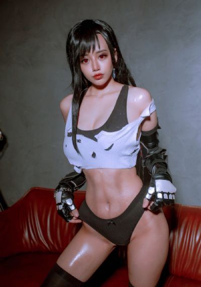 在她身边